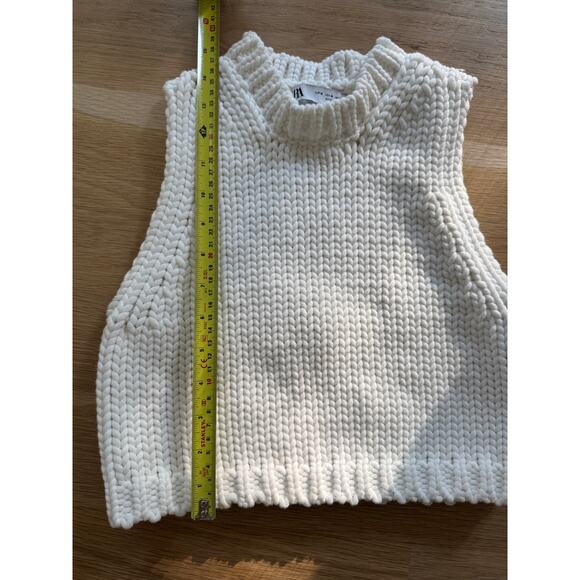 Zara white Chunky cropped sleeveless sweater Size Medium $60 - Picture 4 of 7